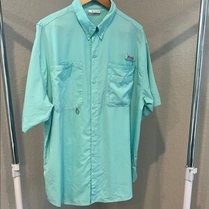 Columbia Men's Light Blue Button Down Shirt